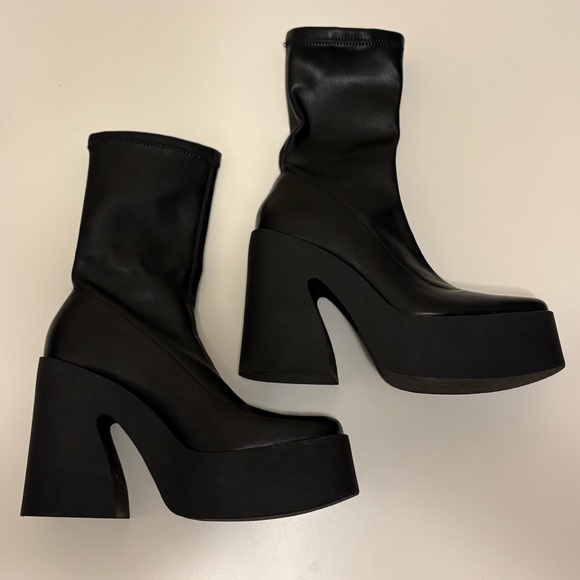 Bershka Black Fitted High-Heel Platform Ankle Boots - Picture 4 of 8
